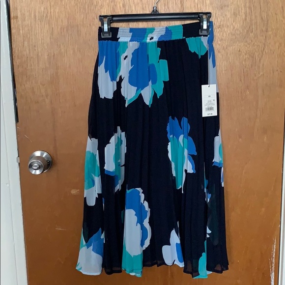 Pleated midi skirt - Picture 1 of 2